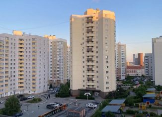Сдается в аренду однокомнатная квартира, 45 м2, Екатеринбург, улица Щорса, 103, улица Щорса