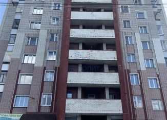 Трехкомнатная квартира на продажу, 70 м2, Кировская область, проспект Строителей, 15