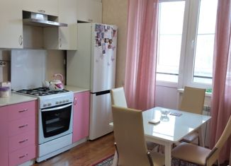 Продажа 2-комнатной квартиры, 60 м2, Абинск, улица Красных Курсантов, 2