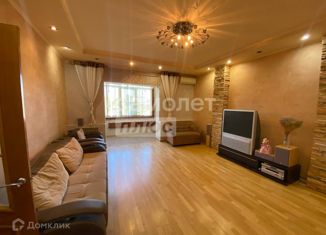 Продам 3-комнатную квартиру, 96.3 м2, Ейск, Баррикадная улица, 11