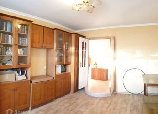 Продается двухкомнатная квартира, 55.2 м2, поселок городского типа Мирный, улица Сырникова, 30