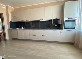 Сдается 3-ком. квартира, 90 м2, Казань, Вербная улица, 1А