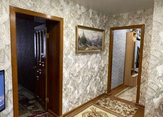 Продается 3-комнатная квартира, 60 м2, Кемеровская область, улица Гайдара, 3