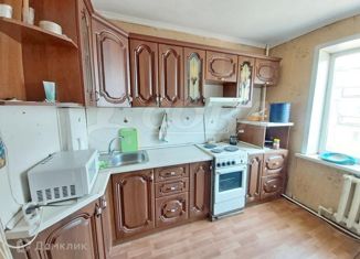 Четырехкомнатная квартира на продажу, 70 м2, посёлок Луговской, улица 8 Марта, 32