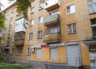 Продаю 2-комнатную квартиру, 43 м2, Екатеринбург, улица Машиностроителей, 31, метро Машиностроителей