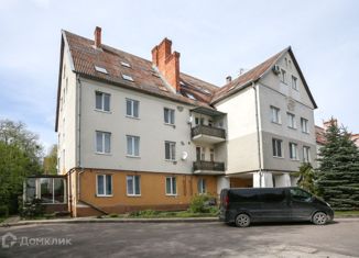 Сдаю 3-ком. квартиру, 85.8 м2, Калининград, Осенняя улица, 30