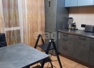 Продается 3-комнатная квартира, 77 м2, Москва, улица Богданова, 42, улица Богданова