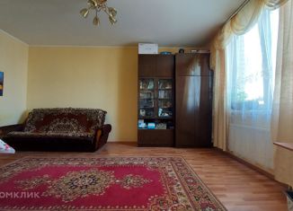 Продается 2-ком. квартира, 57.8 м2, Екатеринбург, улица Гастелло, 32А, улица Гастелло