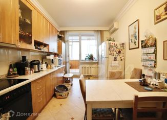 Продам четырехкомнатную квартиру, 146 м2, Тюменская область, Минская улица, 65к2