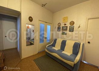 Продаю трехкомнатную квартиру, 73.6 м2, поселок городского типа Никель, Гвардейский проспект, 37