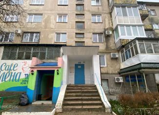 Двухкомнатная квартира на продажу, 48 м2, посёлок городского типа Новоозёрное, улица Героев-Десантников, 6