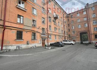 Продаю трехкомнатную квартиру, 64.5 м2, поселок Новоорск, Советская улица, 66