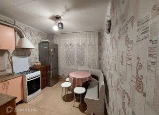 Сдаю в аренду 2-ком. квартиру, 50 м2, Чебаркуль, улица Каширина, 41