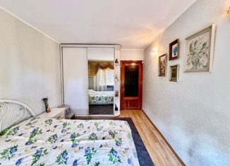 Продажа 2-ком. квартиры, 51.3 м2, Алушта, улица Туристов, 3