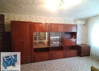 Продается 1-комнатная квартира, 32 м2, Волжский, улица имени Космонавтов, 21