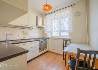 Продается трехкомнатная квартира, 51 м2, Свердловская область, улица Бажова, 122