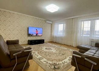 Сдается в аренду трехкомнатная квартира, 105 м2, Казань, улица Сибгата Хакима, 5А