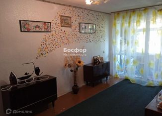 Продажа трехкомнатной квартиры, 60.5 м2, посёлок городского типа Кировское, улица Комарова, 2А