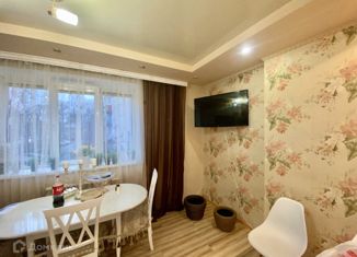 Сдается в аренду двухкомнатная квартира, 65 м2, Александров, Институтская улица, 21