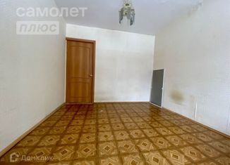 Продается двухкомнатная квартира, 47.2 м2, Тюменская область, улица Нефтяников, 1А
