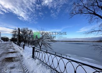 Продаю 3-ком. квартиру, 107 м2, Энгельс, набережная имени Генерал-лейтенанта М.М. Рудченко, 5