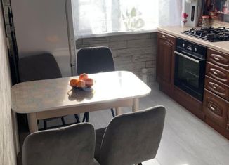 Трехкомнатная квартира на продажу, 70.3 м2, село Ракитное, Школьная улица, 20