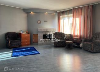 Продаю четырехкомнатную квартиру, 115.5 м2, поселок городского типа Атамановка, улица Связи, 40