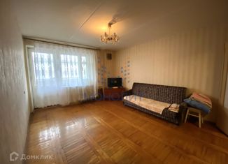 Продам 3-комнатную квартиру, 60.5 м2, Новочебоксарск, улица Строителей, 42