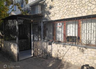 Продажа 4-ком. квартиры, 78 м2, Севастополь, улица Адмирала Октябрьского, 15, Ленинский район