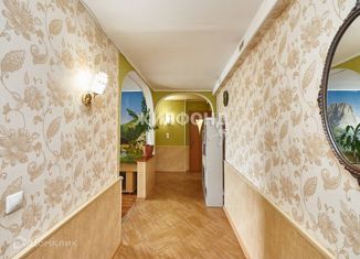 Продаю трехкомнатную квартиру, 62 м2, Новосибирск, улица Гоголя, 34, метро Маршала Покрышкина