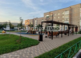 Продам 2-ком. квартиру, 52 м2, Октябрьский, 24-й микрорайон, 10