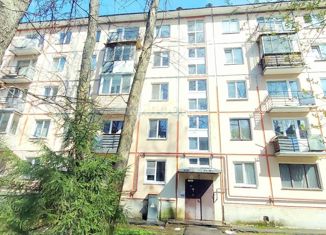 Продается двухкомнатная квартира, 45.6 м2, Санкт-Петербург, проспект Шаумяна, 77, метро Новочеркасская