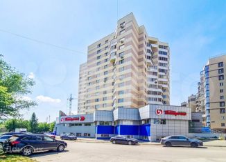 Продается 3-комнатная квартира, 100 м2, Челябинск, улица Братьев Кашириных, 100