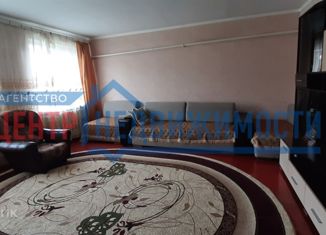 Продажа 4-ком. квартиры, 98 м2, Темрюк, улица Розы Люксембург, 65