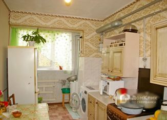 Продам трехкомнатную квартиру, 58 м2, Абинск, Комсомольский проспект, 64