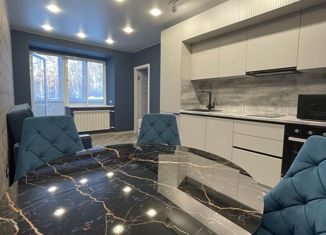 Продаю 2-комнатную квартиру, 33 м2, Новосибирск, улица Ильича, 5, улица Ильича