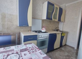 Сдам в аренду двухкомнатную квартиру, 55 м2, Армавир, улица Шмидта, 4