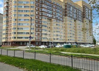 Продам 2-ком. квартиру, 67 м2, Калужская область, улица Кибальчича, 2