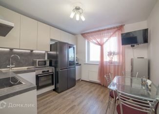 Продается двухкомнатная квартира, 64 м2, Екатеринбург, улица Ильича, 42А, ЖК Фаворит