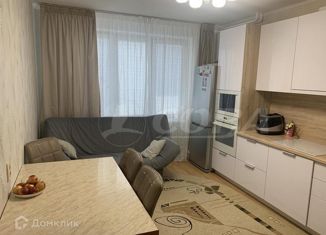 Продам 3-ком. квартиру, 80 м2, Тюмень, улица Николая Зелинского, 19, ЖК Семейный