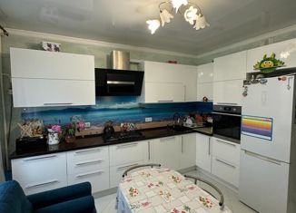 Продам двухкомнатную квартиру, 59.4 м2, Астраханская область, улица Куликова, 79