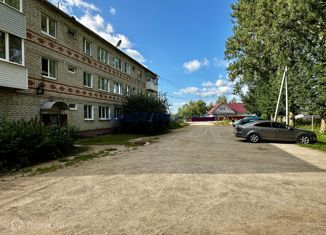 Продам 3-ком. квартиру, 54.2 м2, село Большая Брембола, улица Строителей, 11