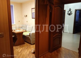 Сдаю 3-ком. квартиру, 60 м2, Новочеркасск, улица Каштанова, 21