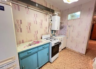 2-комнатная квартира на продажу, 48.4 м2, посёлок городского типа Медведево, Коммунистическая улица, 2