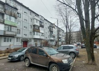 Продам трехкомнатную квартиру, 61 м2, Ленинградская область, бульвар Партизанской Славы, 2