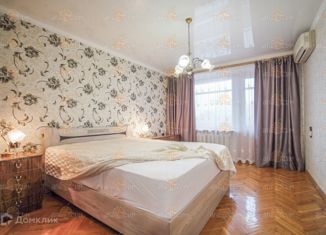 Сдается трехкомнатная квартира, 75.4 м2, Ставрополь, улица Лермонтова, 153, микрорайон №6