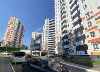 Продам 2-ком. квартиру, 55 м2, Красноярский край, улица Елены Стасовой, 50Б