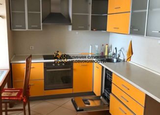Сдается в аренду четырехкомнатная квартира, 100 м2, Уфа, улица Карла Маркса, 53/1, Ленинский район