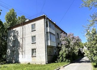 Продается 1-ком. квартира, 31.2 м2, Петергоф, улица Аврова, 13Б