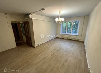 2-комнатная квартира на продажу, 48 м2, Москва, улица Верхние Поля, 27с2, метро Братиславская